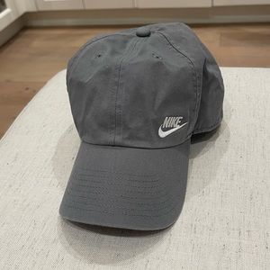BRAND NEW Nike Sportswear Heritage86 Grey Cap